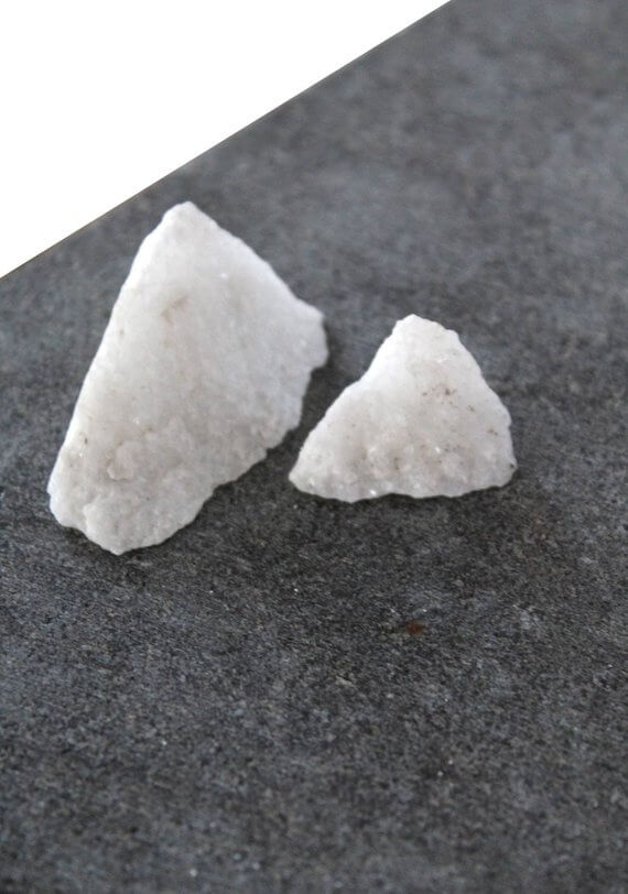 Read more about the article Από την πέτρα στο κόσμημα: πώς γεννιέται ένα μαρμάρινο κομμάτι!