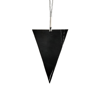 Μαύρο Μαρμάρινο Επιτοίχιο Τρίγωνο 12×8 cm – Minimal Διακοσμητικό από Φυσικό Μάρμαρο με Ασημί Κορδόνι