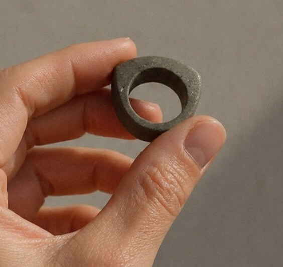 MONO 08 – Pietra Serena Sculpted Ring